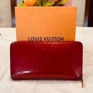 Authentic Louis Vuitton Vernis Zippy Wallet